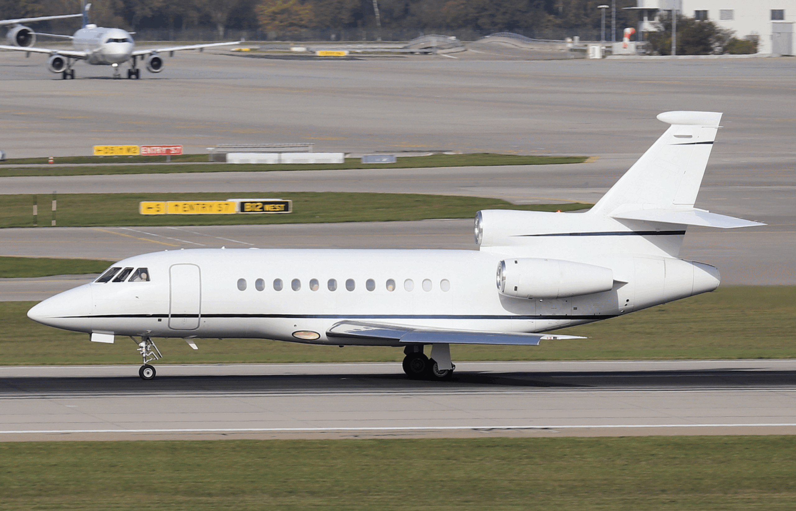 Falcon 900DX aircraft